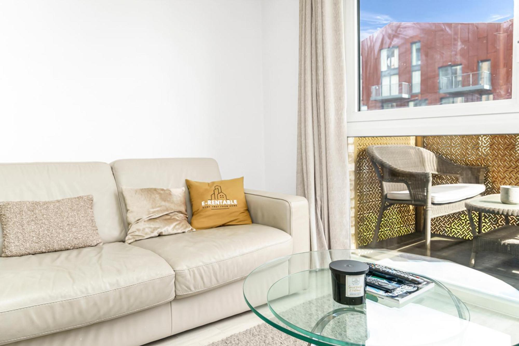 Stylish Surrey Quays Apartment - 10 Mins From Station ロンドン エクステリア 写真